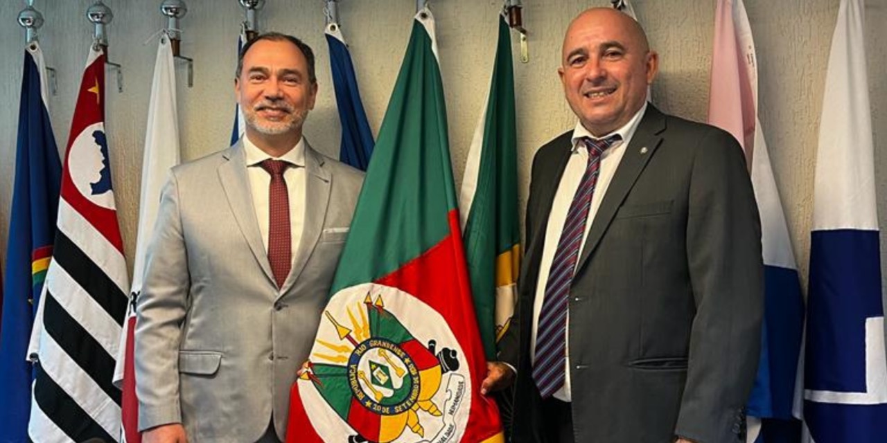 Presidente do CRA-RS, Adm. Flávio Abreu, acompanha posse do Conselho Federal de Administração em Brasília